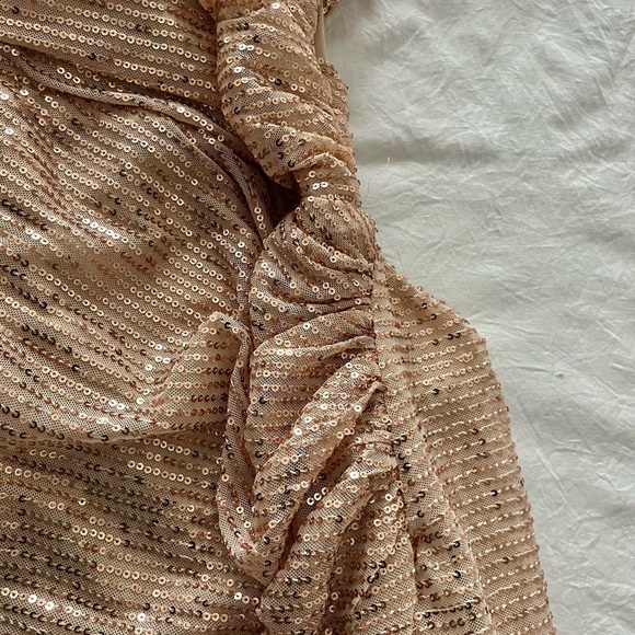 Lucy In The Sky | Gold Melina Sequin Bodycon Dress - Picture 4 of 8